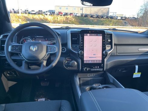 New 2026 RAM 1500 4x4 Crew Cab image 17