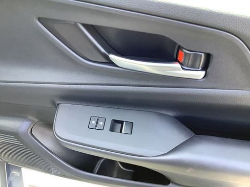 Used 2026 Toyota Prius Plug-In Hybrid FWD image 37