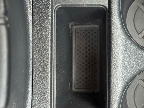 Used 2018 Nissan Rogue SV image 24