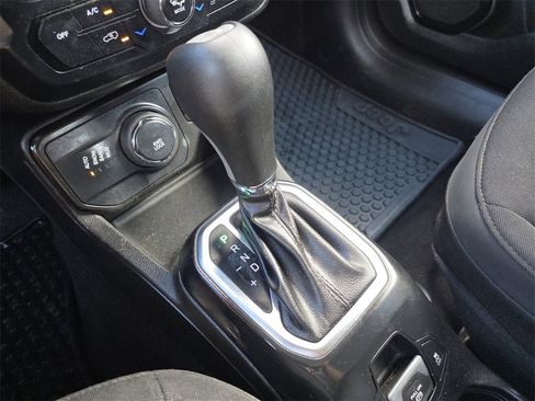 Used 2023 Jeep Renegade Altitude image 21