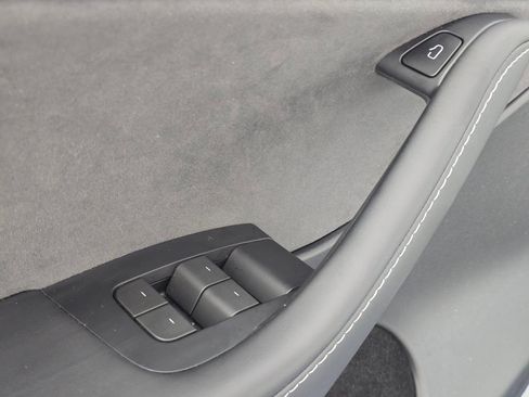 Used 2024 Tesla Model Y Long Range AWD/4WD image 34