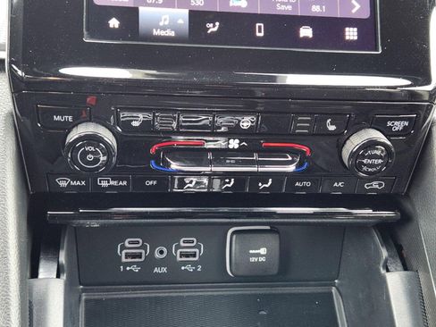 New 2025 Jeep Grand Cherokee Altitude image 28