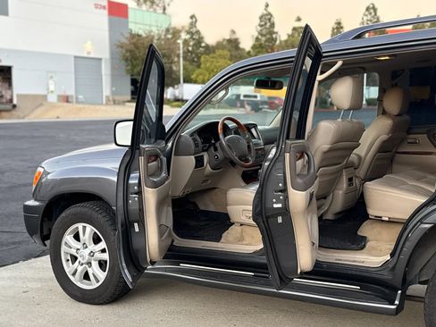 Used 2004 Lexus LX 470 4WD w/ Preferred Accessory Pkg image 28