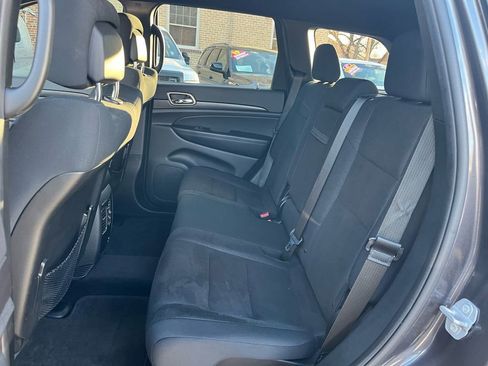 Used 2017 Jeep Grand Cherokee Laredo w/ Quick Order Package 23E image 14