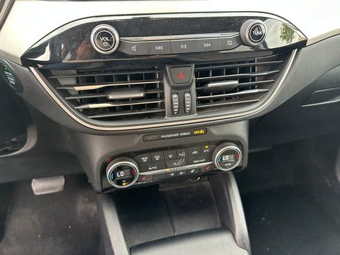 Used 2021 Ford Escape SE w/ Cold Weather Package image 19