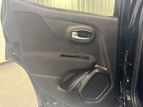 Used 2020 Jeep Renegade Latitude w/ Cold Weather Group AWD/4WD image 27