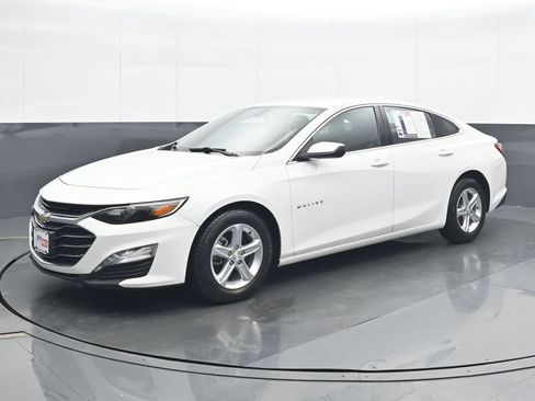 Used 2022 Chevrolet Malibu LT FWD image 2