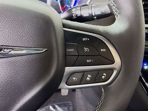 Used 2025 Chrysler Pacifica Select FWD image 21