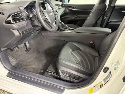 Used 2024 Toyota Camry SE image 9