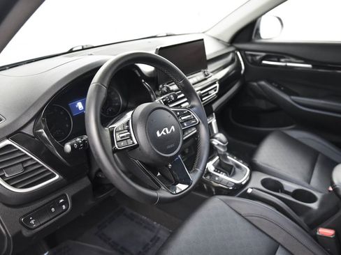 Used 2023 Kia Seltos EX image 11