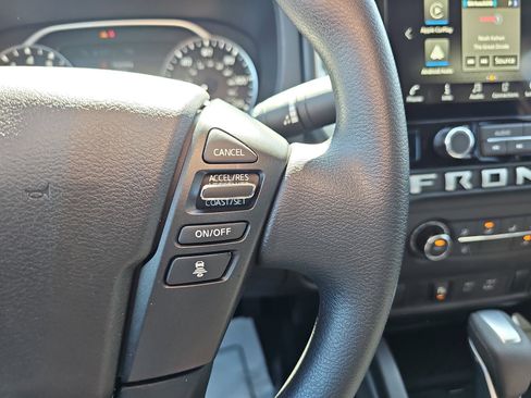 Used 2025 Nissan Frontier SV image 18