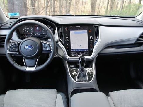 Used 2025 Subaru Outback Premium AWD/4WD image 31