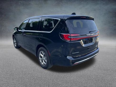 Used 2024 Chrysler Pacifica Limited AWD/4WD image 7