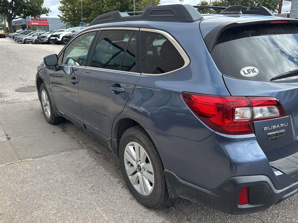Used 2018 Subaru Outback 2.5i Premium AWD/4WD image 6