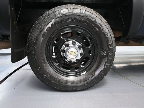 Used 2005 Chevrolet Silverado 2500 LS w/ Heavy-Duty Power Package AWD/4WD image 14