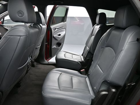 Used 2024 Buick Enclave Premium image 16