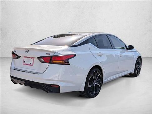 Used 2023 Nissan Altima 2.5 SR w/ SR Premium Package FWD image 5