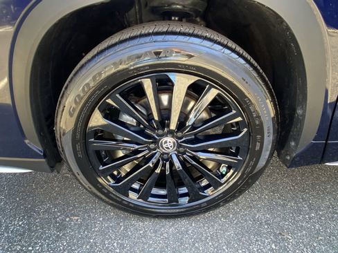 Used 2025 Toyota Highlander XSE image 14