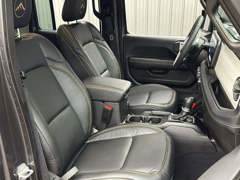 Used 2025 Jeep Wrangler Unlimited Sahara w/ Safety Group AWD/4WD image 35