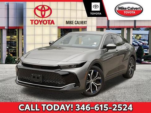 Used 2023 Toyota Crown XLE image 1