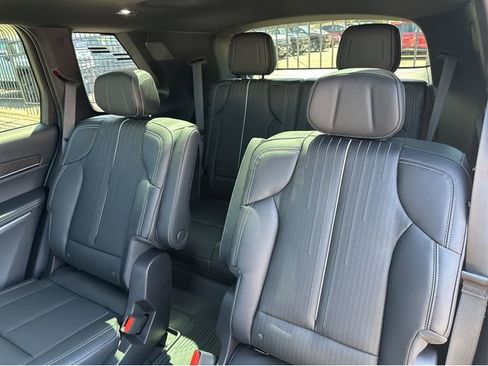 New 2026 Cadillac Vistiq Luxury w/ LPO, Floor Liner Package AWD/4WD image 18