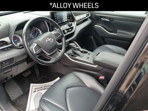 Used 2022 Toyota Highlander XLE image 15