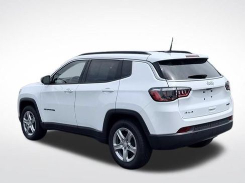 Used 2024 Jeep Compass Latitude AWD/4WD image 9