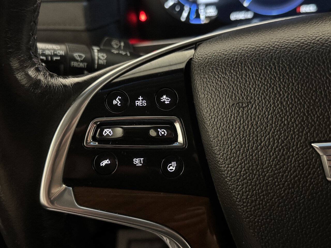 Used 2019 Cadillac Escalade Premium Luxury AWD/4WD image 37