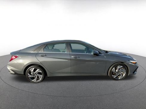 Used 2025 Hyundai Elantra SEL image 16
