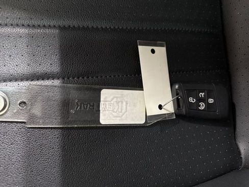 Certified 2024 Volkswagen Tiguan SE R-Line image 24