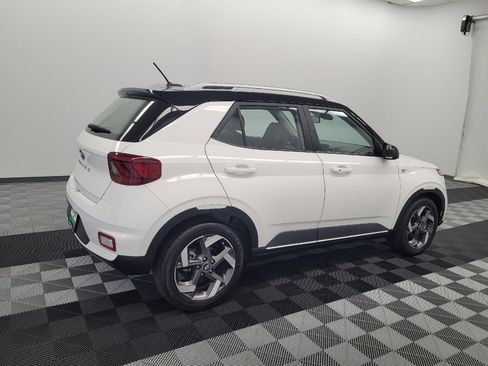 Used 2025 Hyundai Venue Limited FWD image 10