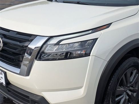 Used 2024 Nissan Pathfinder SV w/ SV Premium Package image 9