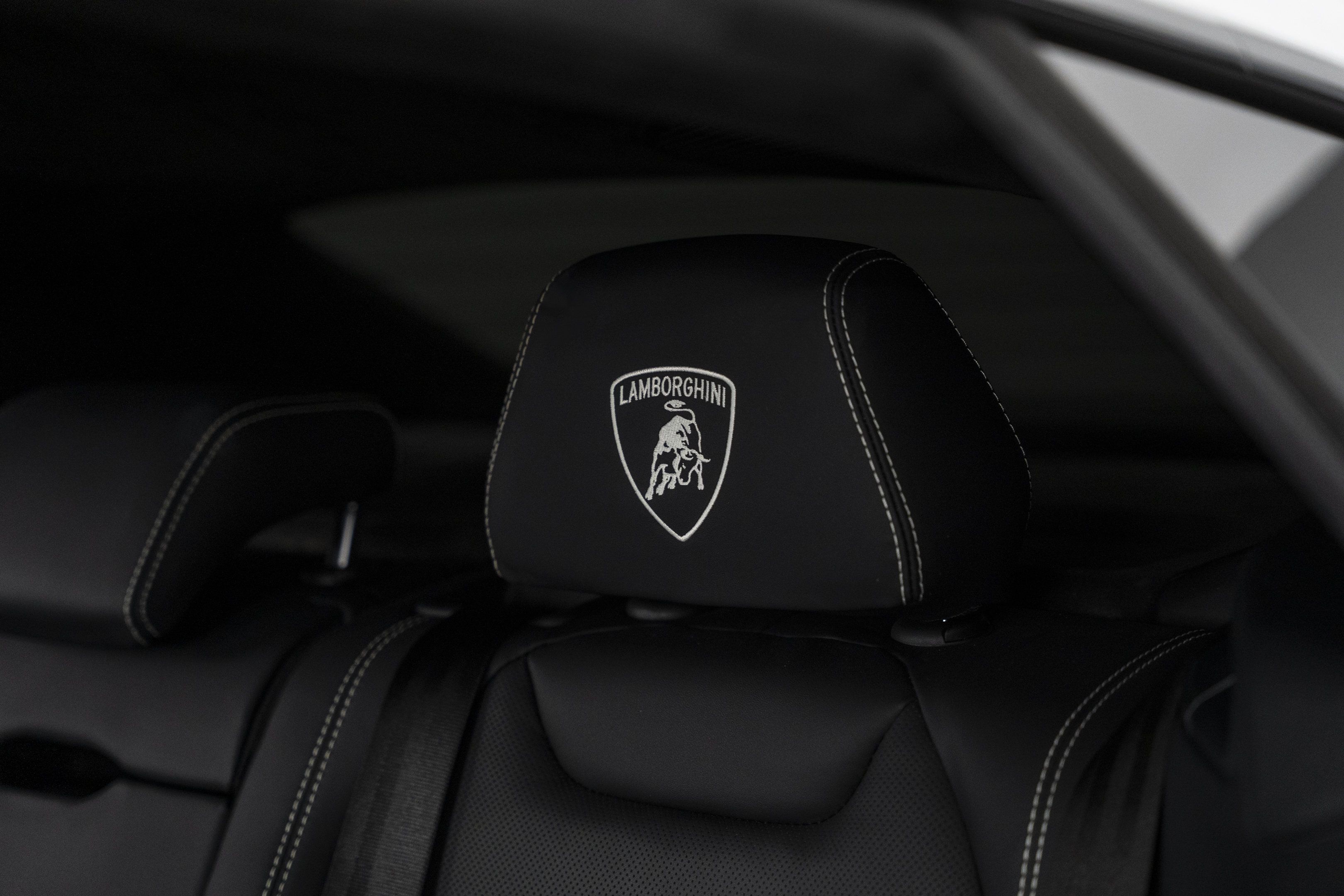 Used 2022 Lamborghini Urus AWD/4WD image 27