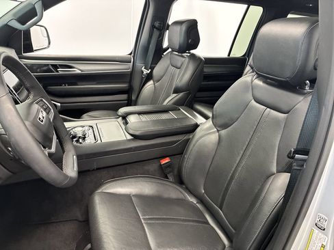 Used 2023 Jeep Wagoneer Series II AWD/4WD image 16