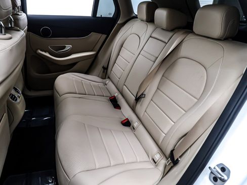 Used 2022 Mercedes-Benz GLC 300 image 8