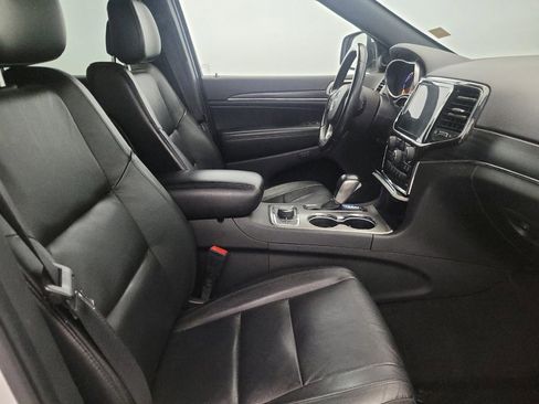 Used 2022 Jeep Grand Cherokee Limited image 21