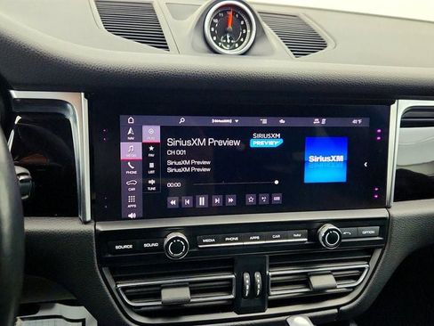 Used 2021 Porsche Macan AWD image 19