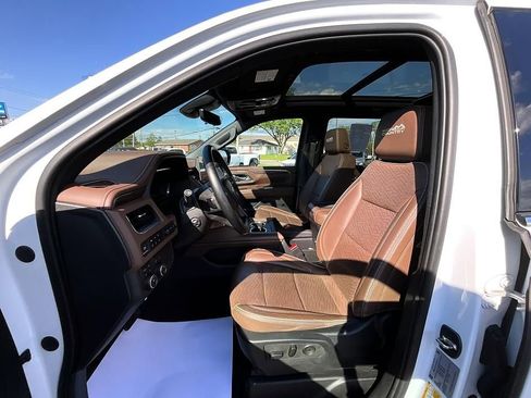 Used 2023 Chevrolet Tahoe High Country AWD/4WD image 16