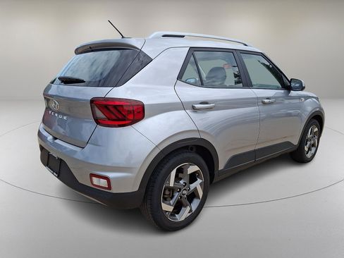Certified 2025 Hyundai Venue SEL FWD image 11