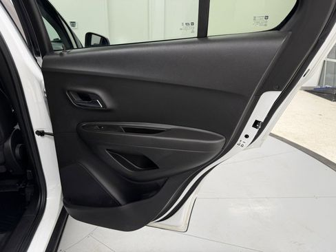 Used 2018 Chevrolet Trax LT w/ LT Convenience Package image 37