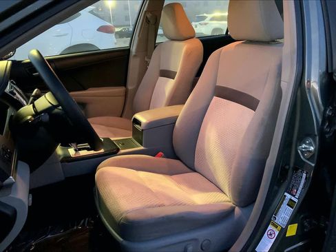 Used 2014 Toyota Camry LE image 8