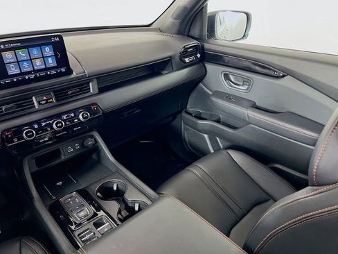 Used 2025 Honda Pilot TrailSport image 25