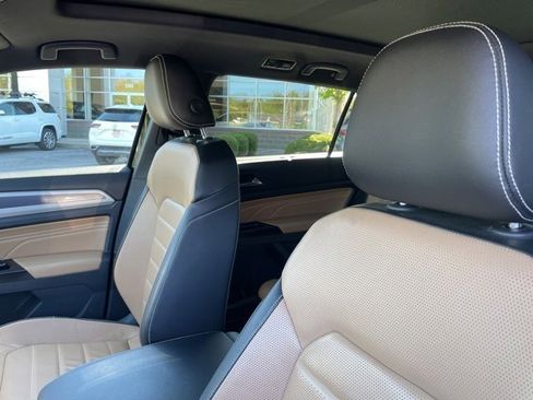Used 2021 Volkswagen Atlas Cross Sport SEL Premium image 16