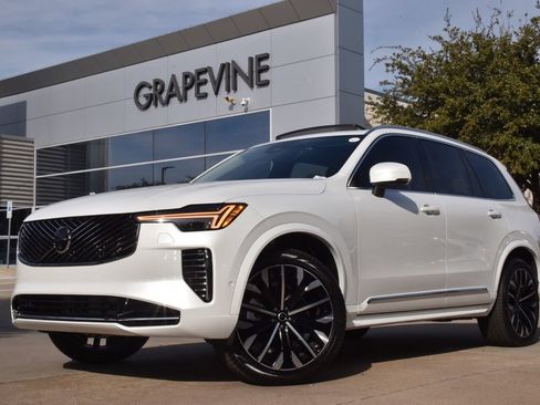 Used 2025 Volvo XC90 B6 Plus image 2