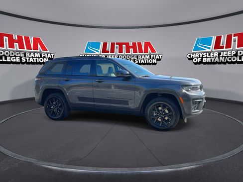New 2026 Jeep Grand Cherokee Altitude AWD/4WD image 9
