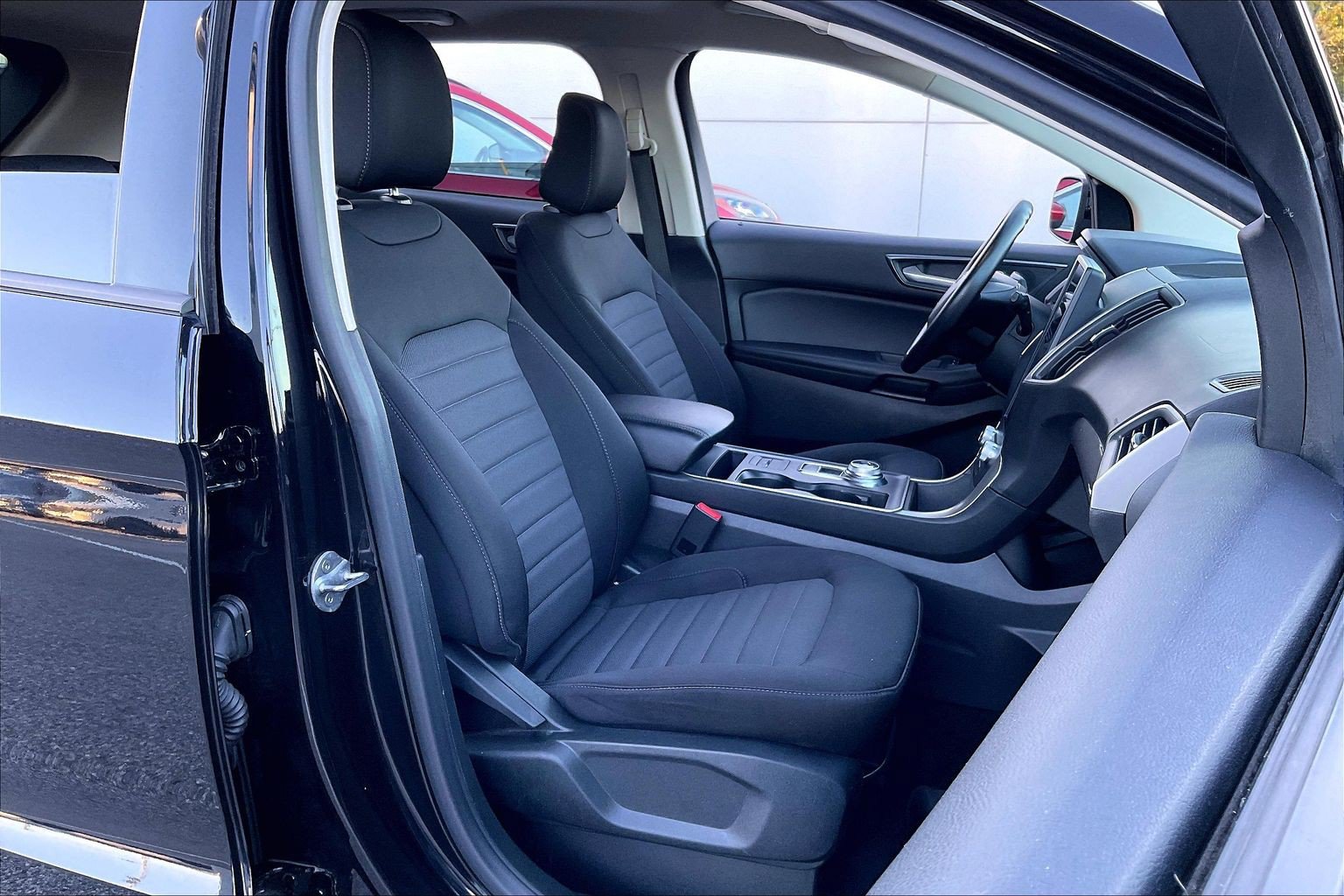 Certified 2022 Ford Edge SE w/ Black Appearance Package AWD/4WD image 7