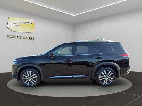 Used 2022 Nissan Pathfinder Platinum w/ Cargo Package image 4