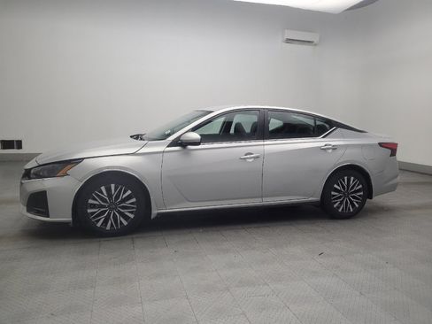 Used 2023 Nissan Altima 2.5 SV FWD image 2