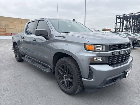 Used 2022 Chevrolet Silverado 1500 Custom w/ LPO, Blackout Package RWD image 3