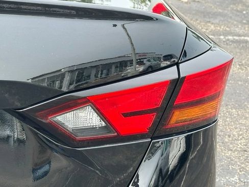 Used 2022 Nissan Altima 2.5 S FWD image 13